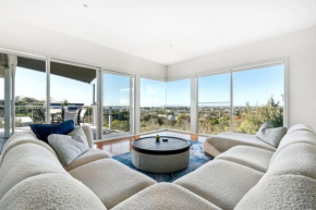 Classic Coastal Escape - Sensational Sea Views, Sorrento